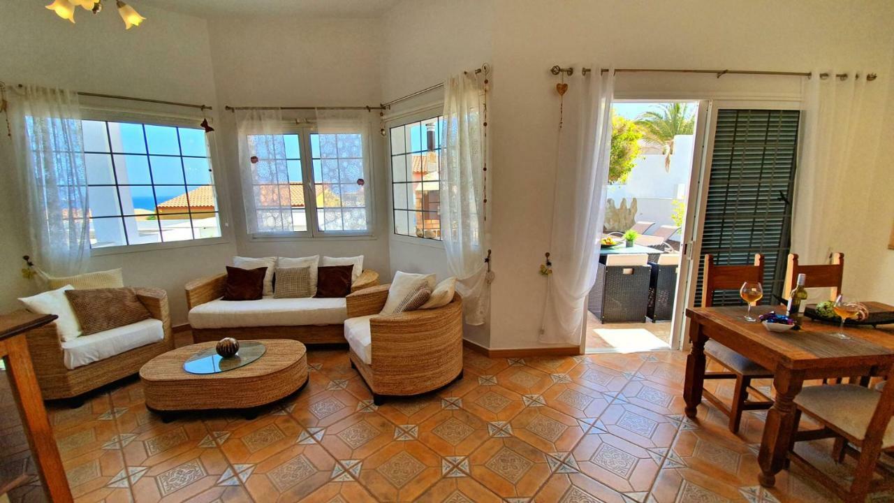 Ferienhaus Casa Blanca - Tarajalejo - Glasfaserinternet - Meerblick Екстер'єр фото